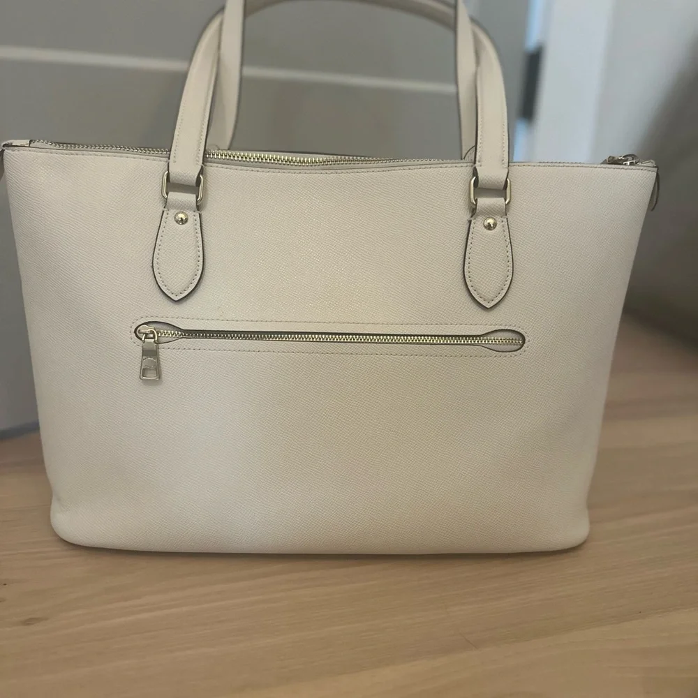 Coach Elegant White Tote and Wallet - Picture 2 of 9